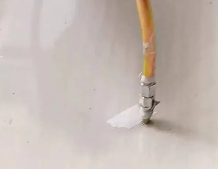 管城瓷砖空鼓维修公司专业解答在瓷砖铺贴过程中，如果使用的砂料过粗（如全部使用了粗砂），可能会导致以下问题